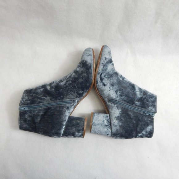 Steve Madden Womens Blue Faux Suede Heel Booties Size 7.5M - Picture 4 of 8